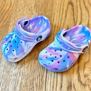 CROCS kids tie dye size 4 - pink/purple/blue/white - Great Condition.